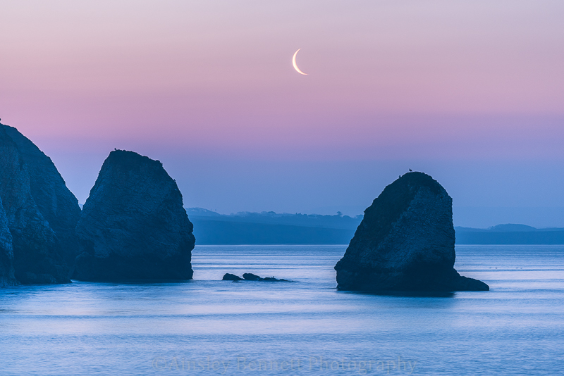 ab355 Crescent moon over Freshwater bay - Compton and Freshwater