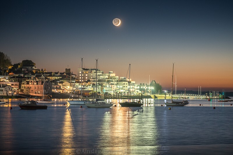 ab631 The Moon and Mars over Cowes - The Isle of Wight by night