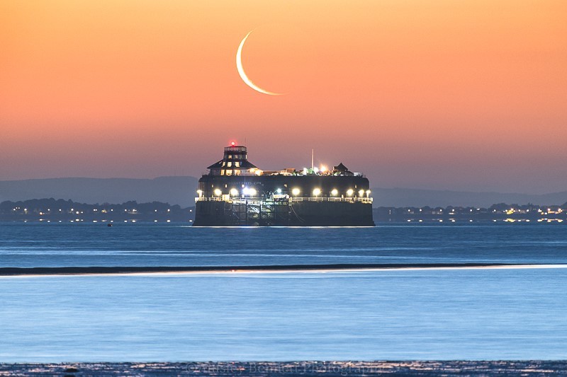 ab496 Moonrise over No Mans fort - Ryde and Seaview