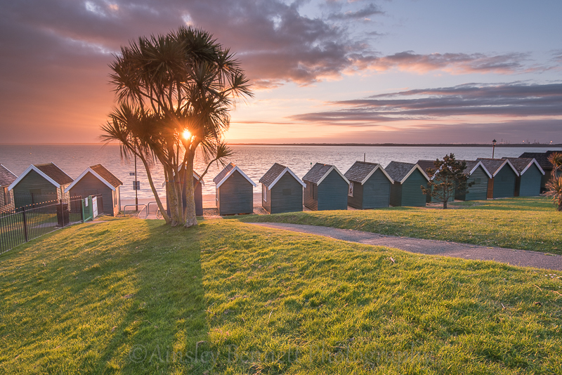 ab253 Gurnard beach huts - Totland to Cowes