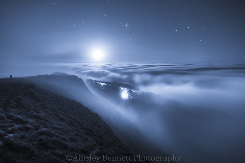 ab410 Moonrise over the sea fog - St Catherine's point and Castlehaven