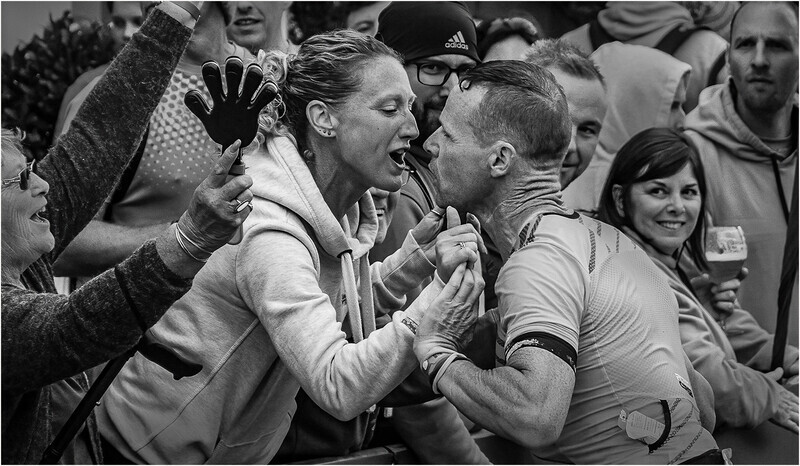 24 84 Street Ironman Kiss - Gold Medal -: Cheryl Hewitt