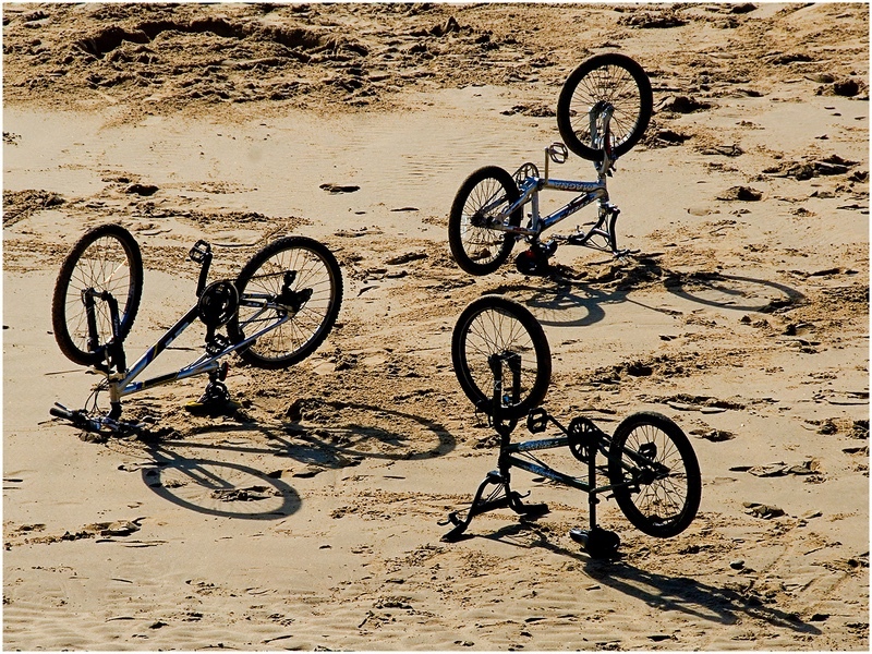 22 - No4 - Three bikes - Panels