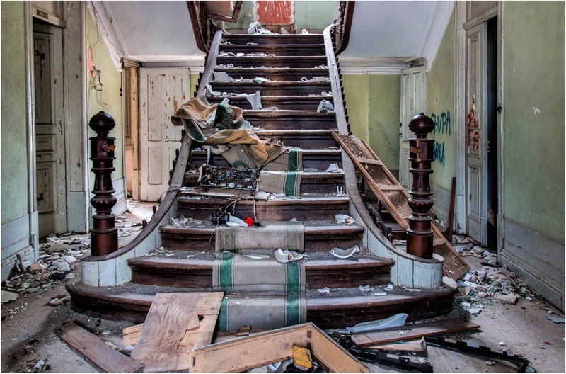 3 The Staircase - Panels