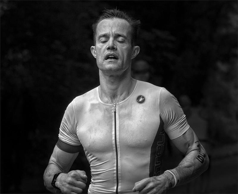 1st PRINT - Gill Mackay -   Feeling the pain - Mono