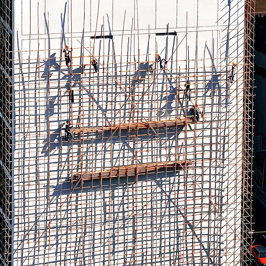KM-62B SCAFFOLDERS ON THE CITY HALL - 1998 - The Hong Kong Affordable Art Fair collection