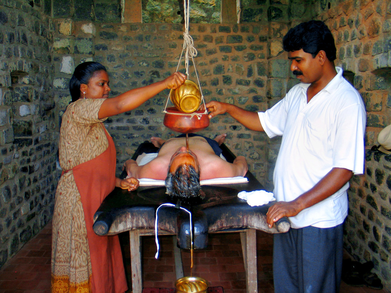 Ayurvedic oil treatment at Suya Samudra Spa - Kerala - India