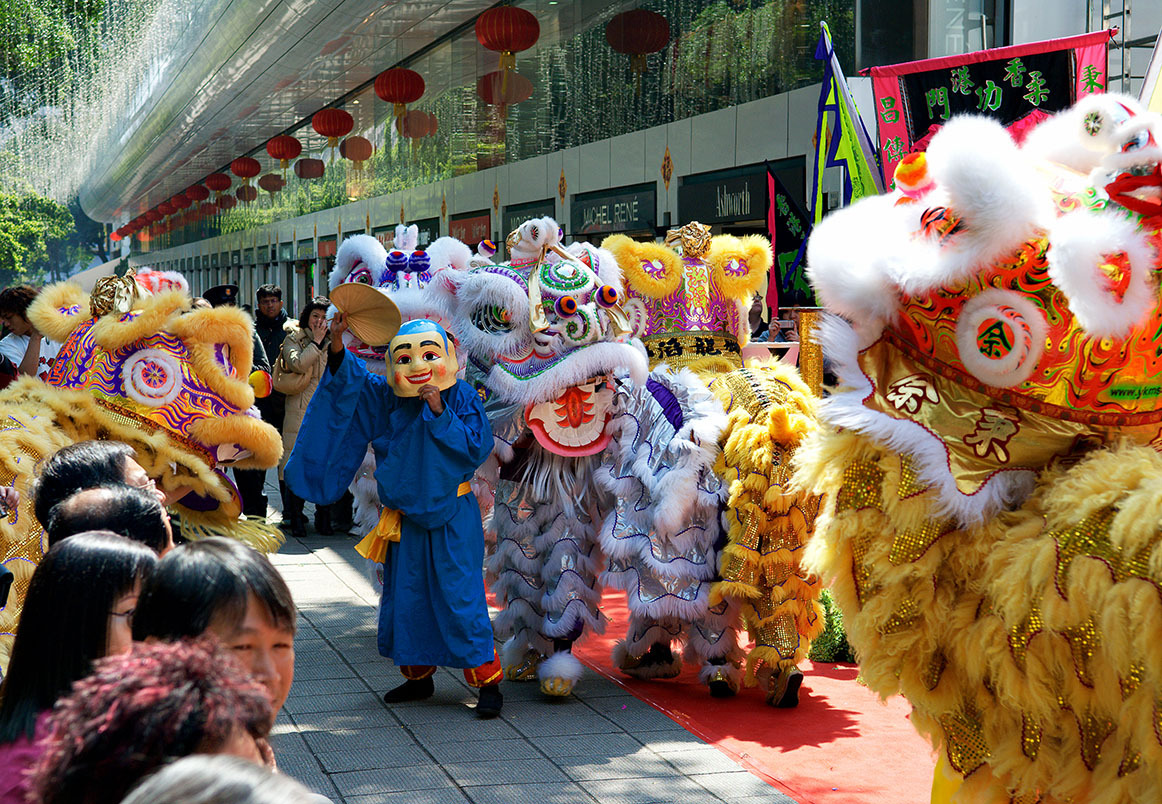 KM-370 Lion dancers in Nathan Road - Hong Kong - Contemporary