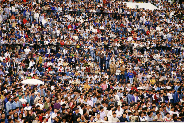 KM-384 Race crowd at Shatin - 1995 - Hong Kong in the 70s and 80s