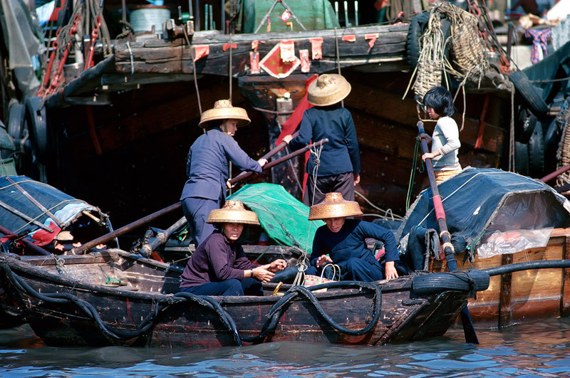 KM-186 Sampans in Aberdeen - 1980 - Junks, Sampans & Fishing in the 1970s & 80s