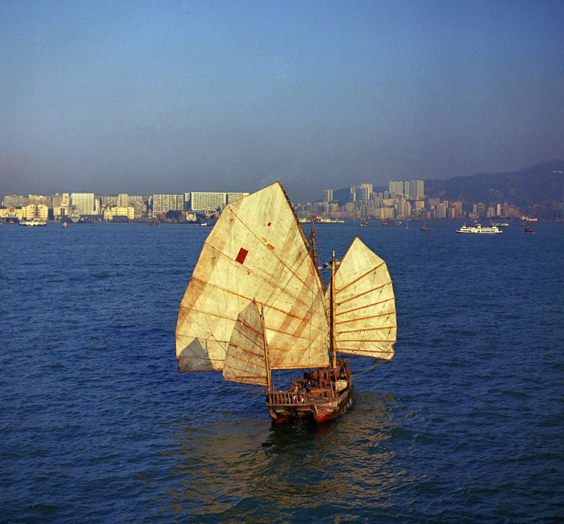 KM-127 Junk in Western Harbour from helicopter - 1984 - Junks, Sampans & Fishing in the 1970s & 80s