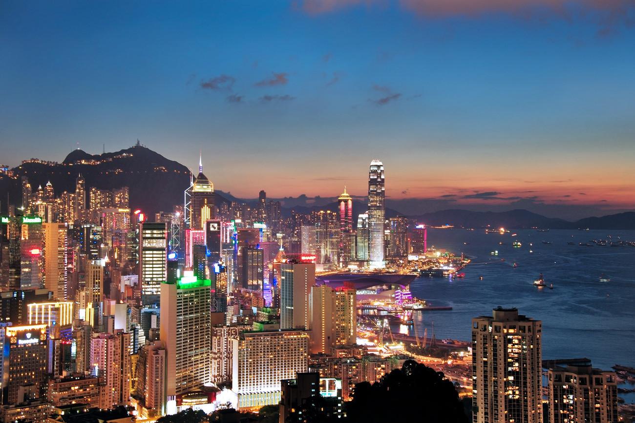 KM-199M Sunset over city from Braemar Hill-s - Hong Kong - Contemporary