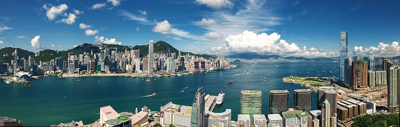 KMPAM-20A Island & West Kowloon from Hanoi Road in Tsim Sha Tsui - The Hong Kong Affordable Art Fair collection