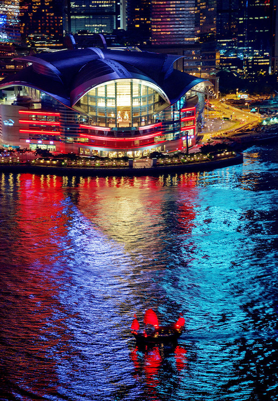 The Aqua Luna Junk off the Convention Centre - DSC_4744 - Hong Kong with the Aqua Luna Junk