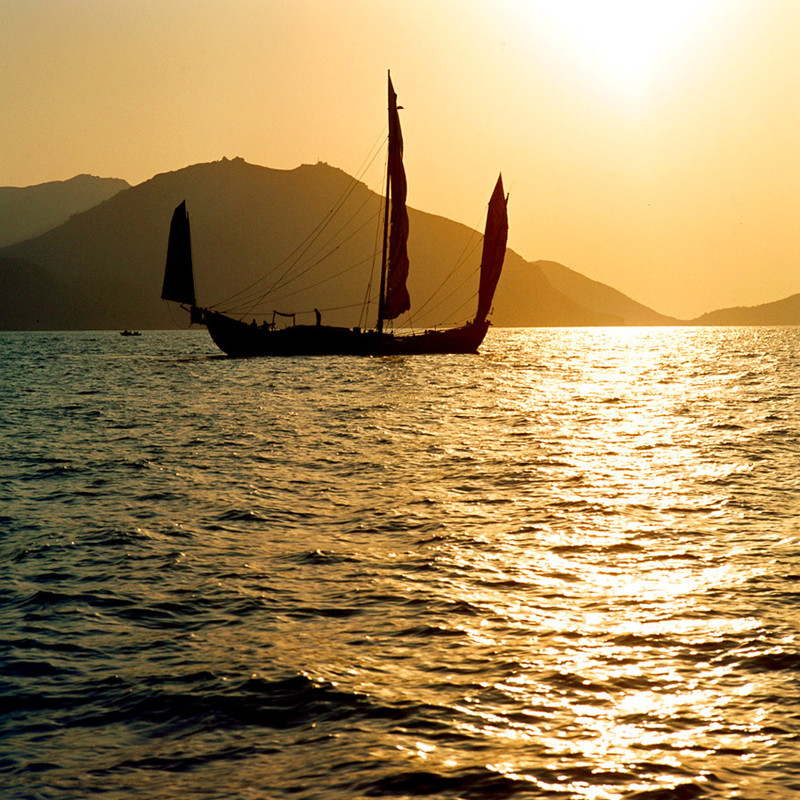 KM-125 Junk against the sun in Lei Mun - 1978 - Junks, Sampans & Fishing in the 1970s & 80s