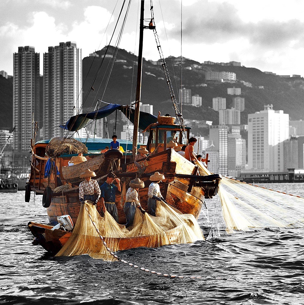 KMDUO-01A Fishing in Hong Kong harbour- 1980 - Hong Kong Black & White with colour