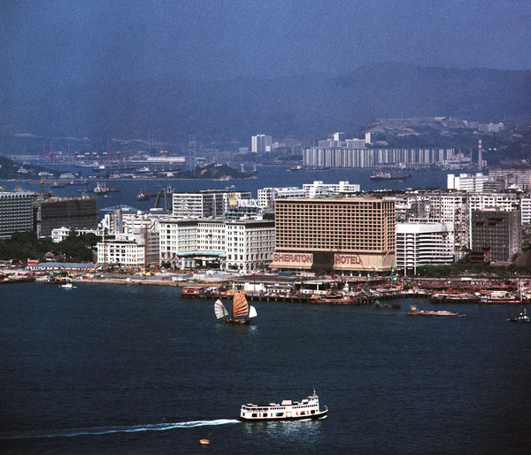 KM-199 Tsim Sha Tsui with Junk -1974 - Hong Kong in the 70s and 80s