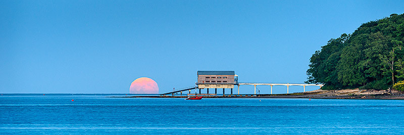 1550 Strawberry Moonrise Bembridge Lifeboat Station - Bembridge and East Wight panoramics