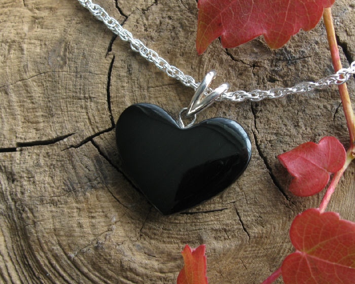 Whitby Jet Heart jp090 - Whitby Jet Pendants