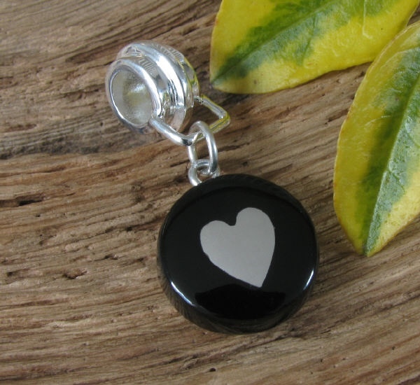 Whitby Jet Charm Inlaid Silver Heart jch004 - Whitby Jet Beads & Charms