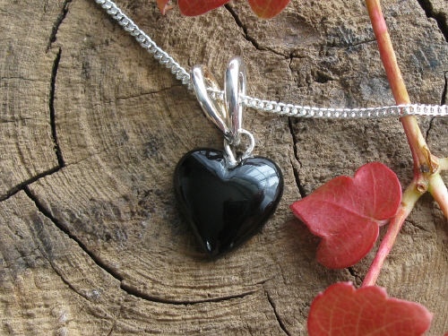 Whitby Jet Heart jp091 - Whitby Jet Pendants