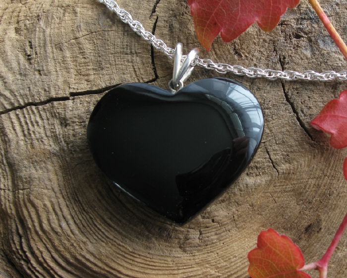Whitby Jet Heart jp086 - Whitby Jet Pendants