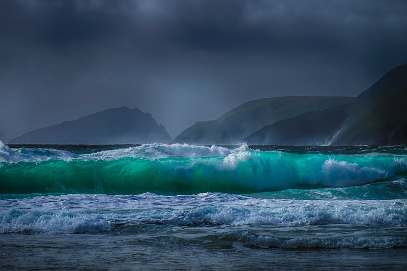 Wave at Coumeenoole Beach, Dingle Peninsula, County Kerry, Ireland. - Pictures out of this world