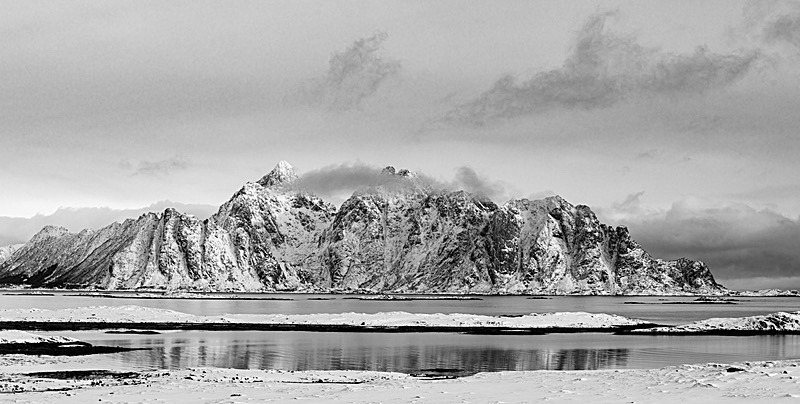 Mot Henningsvær - Mountains