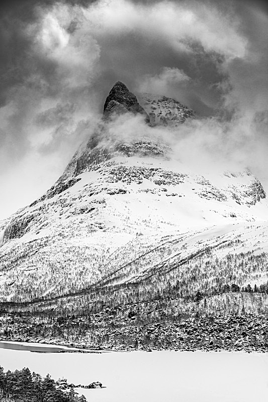 Innerdalstårnet - Mountains