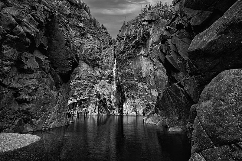 Rjukanfossen - Mountains