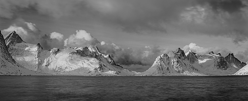 Reinefjorden - Mountains
