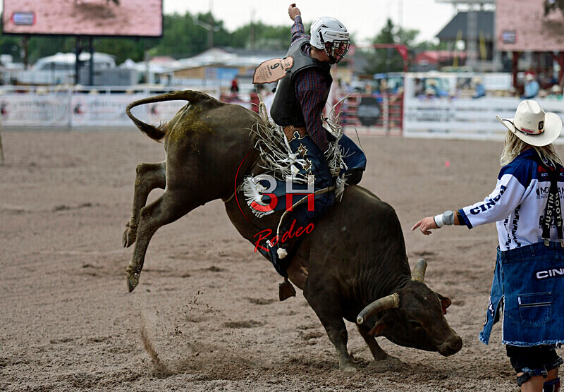 3HRodeo7-27-25_CFD_04096_Qynn Andersen - July 27th Rodeo Performance