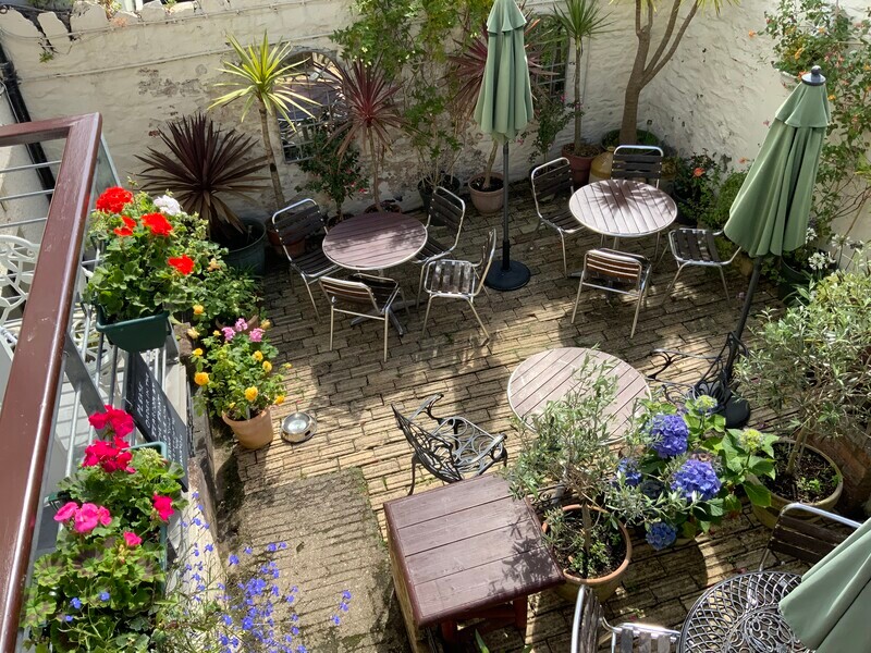 Lovely patio garden - Tearoom