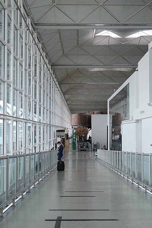 Departures area 6 - Main building