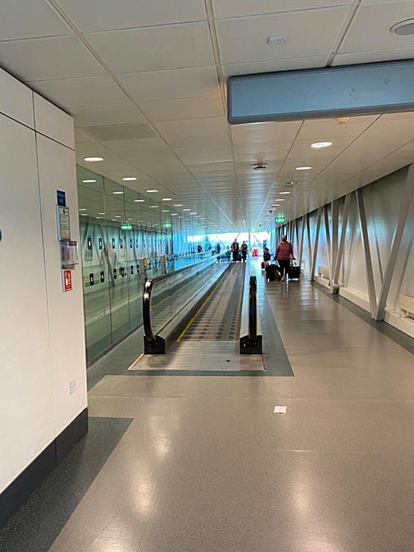 Moving walkway 4 - Satellite 3
