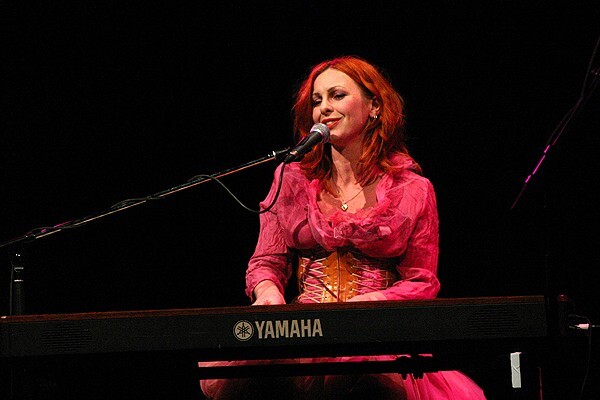 Sam Brown by Kevin Petch - Music Photography - In Concert