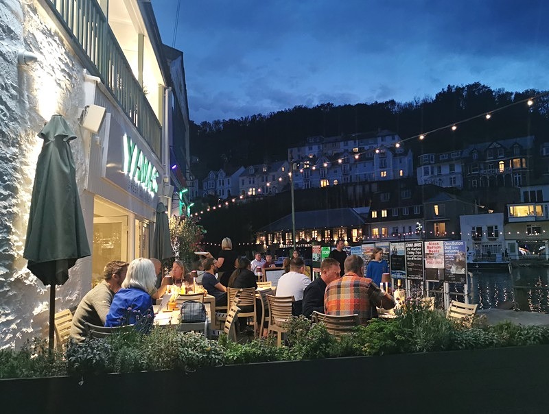 Night time at Yamas - Photos of Looe