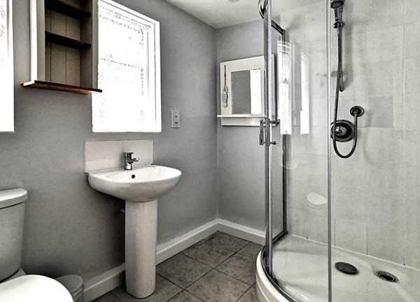 Bathroom - More photos of Dolphins Holiday Let