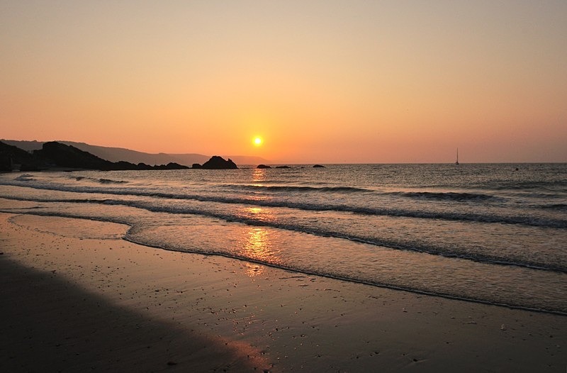 Sunrise Looe Beach - Photos of Looe
