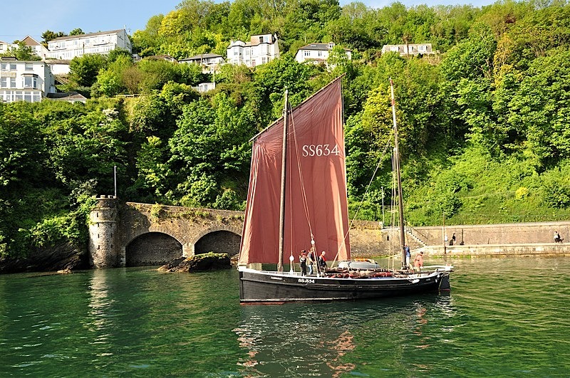 Lugger heading out for the Lugger Regatta - Photos of Looe