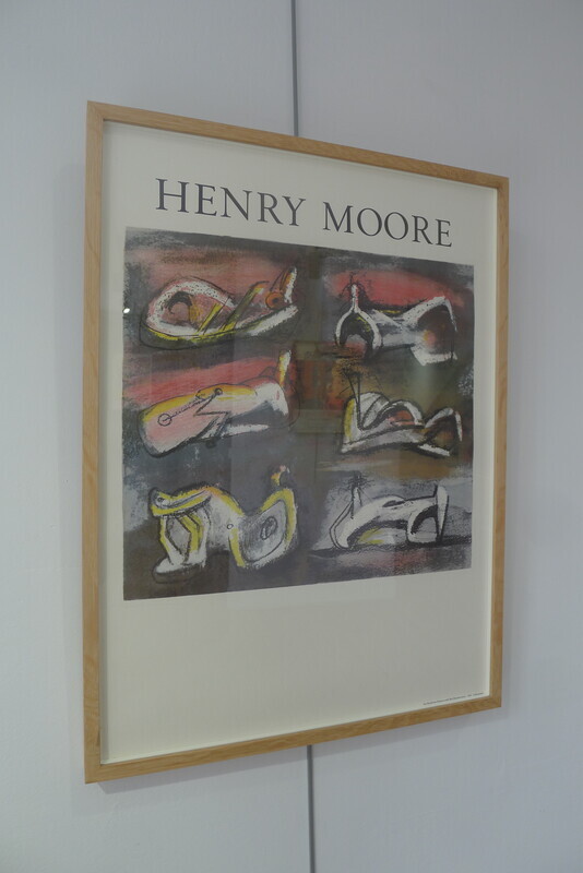 HENRY MOORE: SIX RECLINING FIGURES WITH RED BACKGROUND - ADVERTISM