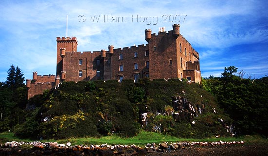 Dunvegan Castle 01 - Castles - Scotland