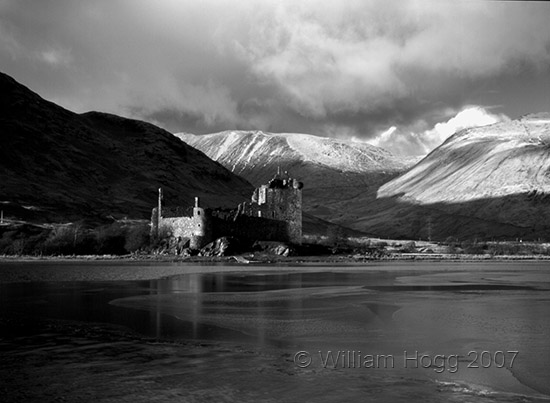 Kilchurn Castle 02A - Castles - Scotland