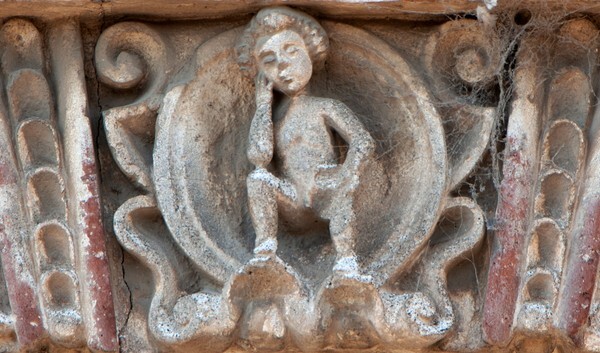 Lateral portal, archivolt keystone - Façade, lateral portal & sacristy door