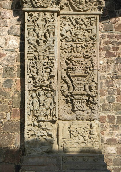 Chancel arch, left pilasters - San Luis Obispo, capilla abierta