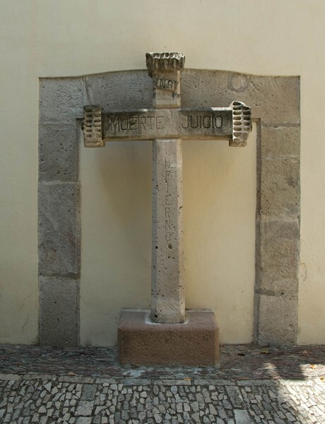 Convento, rear patio cross - Santa María Magdalena, cloister & convento