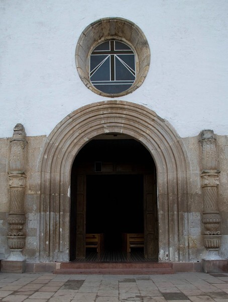 Santiago, façade, main portal & oculus - Santiago Undameo, Michoacán