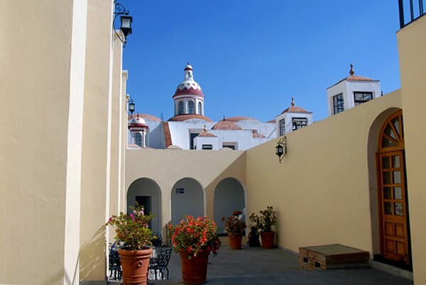 Hospital de Nuestra Señora del Refugio, chapel rear patio - Tlaquepaque, Jalisco