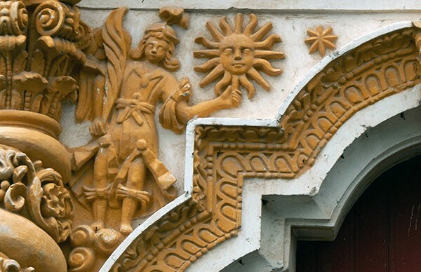 Santa María, façade portal, left spandrel relief, archangel with sun - Santa María Atlihuetzía, Tlaxcala