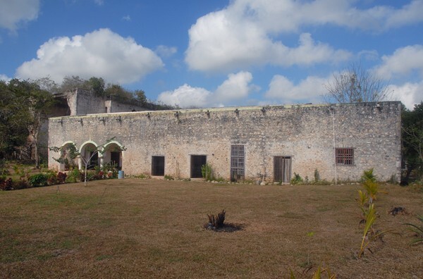 San Francisco, casa curial & rear portería - Kikil, Yucatán